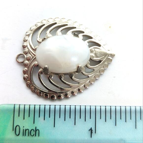 Vintage Estate Silver Tone Filigree Open Faux Stone Cabochon Heart Pendant - Picture 3 of 3